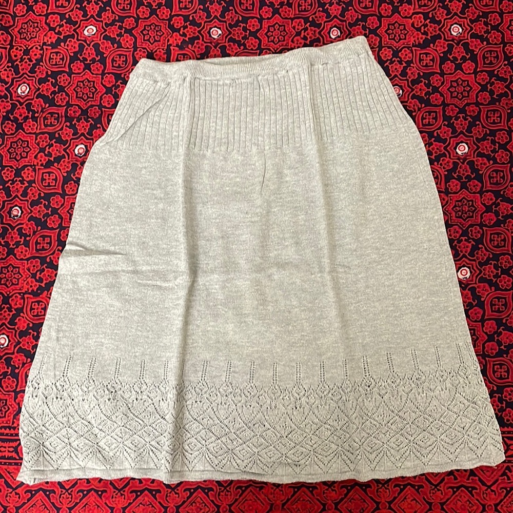 Elle grey knitted mini skirt in medium, NWOT